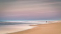 460 - SEULE A LA PLAGE - HYVERNAUD MARIE - france <div : Paysages- Gironde-mer-Cap ferret-blockhaus-pose lente-lumière matin-septembre 2017-Marie Hyvernaud-